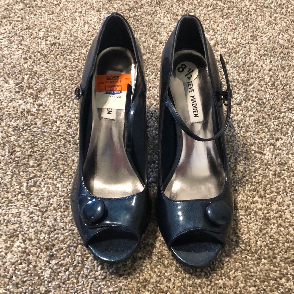 Beautiful blue Steve Madden heels